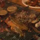 中秋烤肉一支夾子用到底　細菌交叉污染風險大