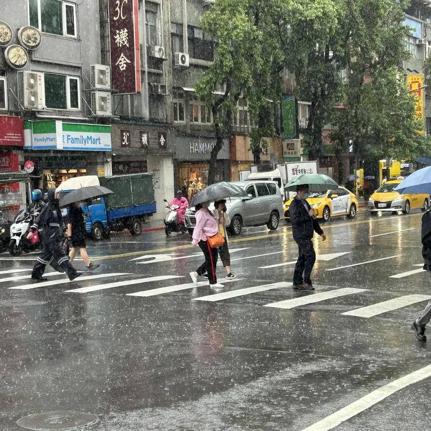 雨掃全台！12縣市急發豪雨特報　嘉縣山區防雨彈轟炸