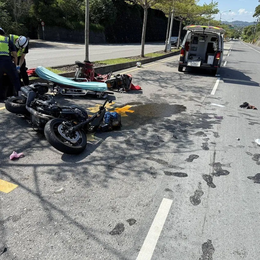 回天乏術！苗栗8旬嬤騎電動代步車　慘遭大型重機撞死