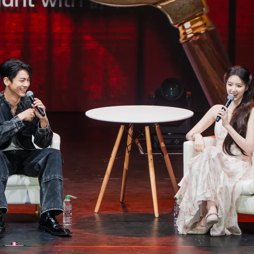 首辦見面會展演技!舒華重現《背著善宰跑》名場面 頭靠林柏宏肩上超羞