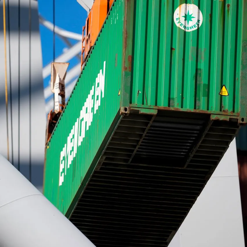 長榮海運狂砸13億！買下43250只貨櫃
