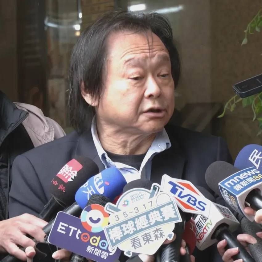 王世堅受訪要柯文哲「別講流氓話」　小朋友經過嗨喊：唱沒出息的人！