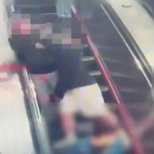 影/拳腳、鎖喉齊出！北捷台北車站「超硬大場面」衝突影片曝