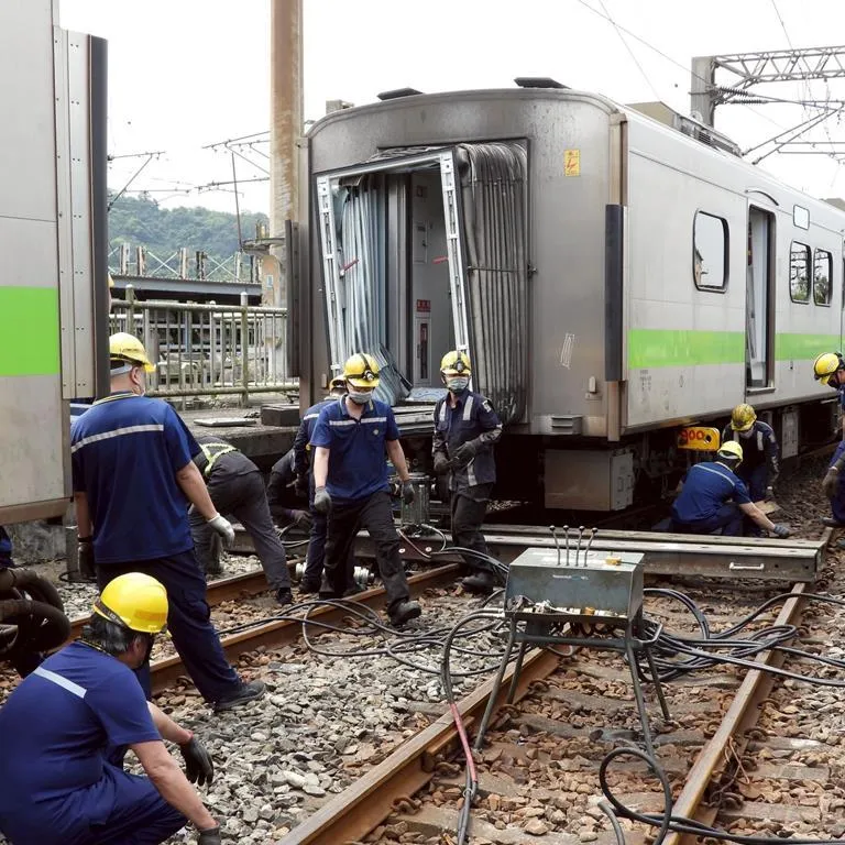 台鐵七堵調車場「列車相撞、多節車廂出軌」！交通部震怒：限3天調查