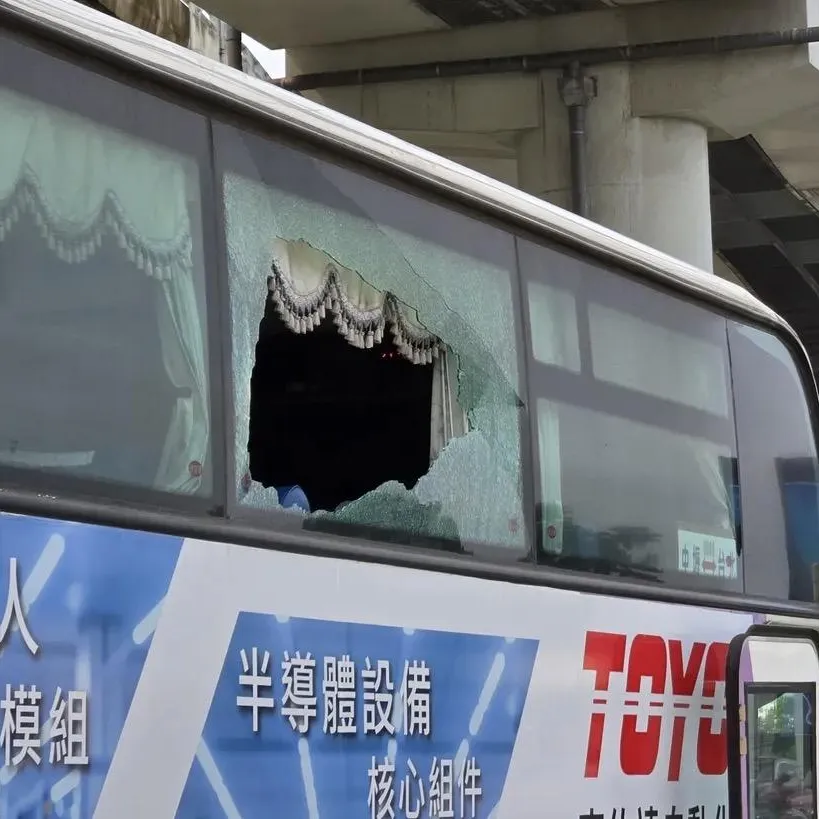影/國光客運國道上窗戶玻璃爆裂　乘客嚇呆幸無人傷