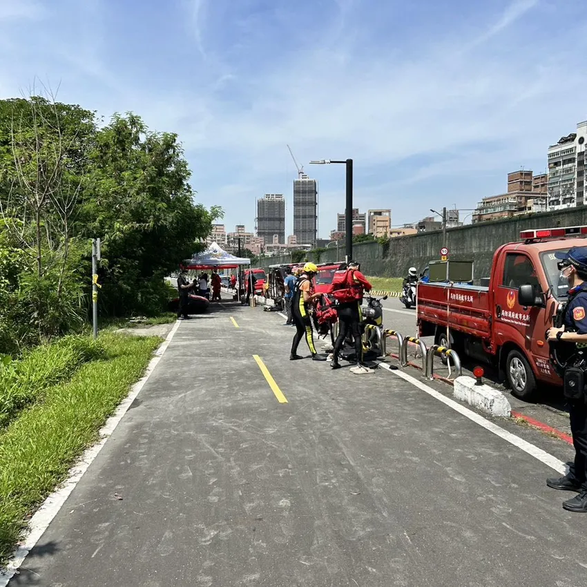 離奇！警消在新莊大漢橋搜索墜溪女騎士　竟撈到65歲男浮屍