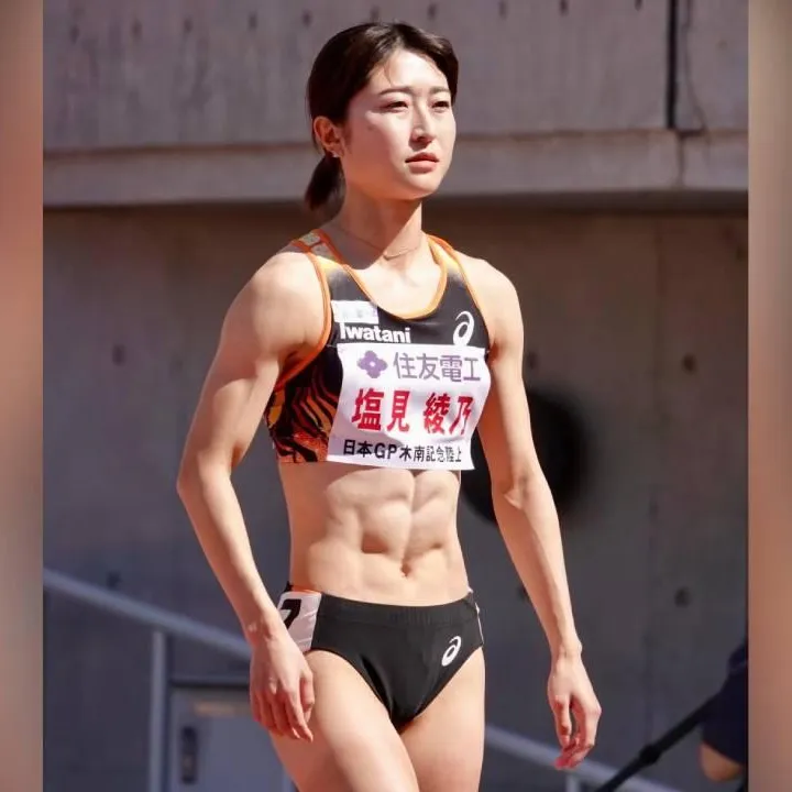 日本女跑者曬「超合金腹肌」！網友驚：比格鬥家還猛