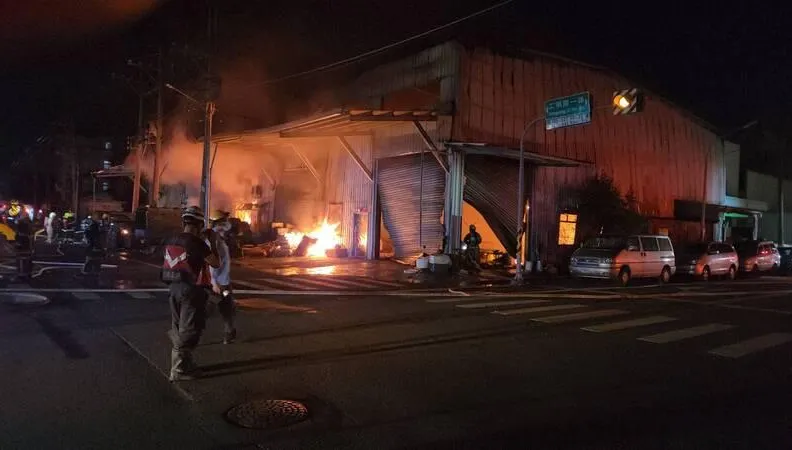台南總頭寮工業區4間連棟工廠火警　無人傷亡