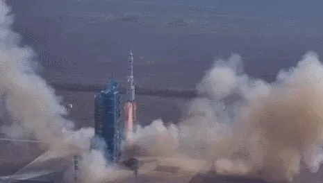 神20遭太空碎片撞擊致玻璃裂紋　陸航天史首應急發射細節曝