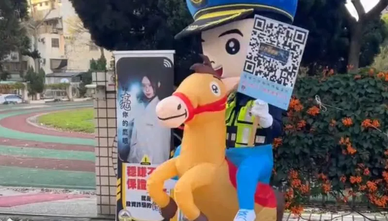 今國小開學日！台中警護童勤務　駿馬創意人偶全上陣