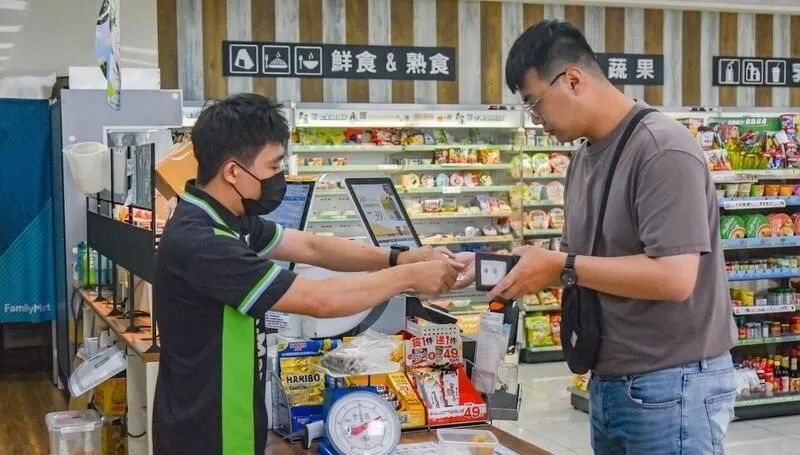 嘉義市「獨嘉」優惠！全家超商回收廢電池、舊3C加碼抵用金