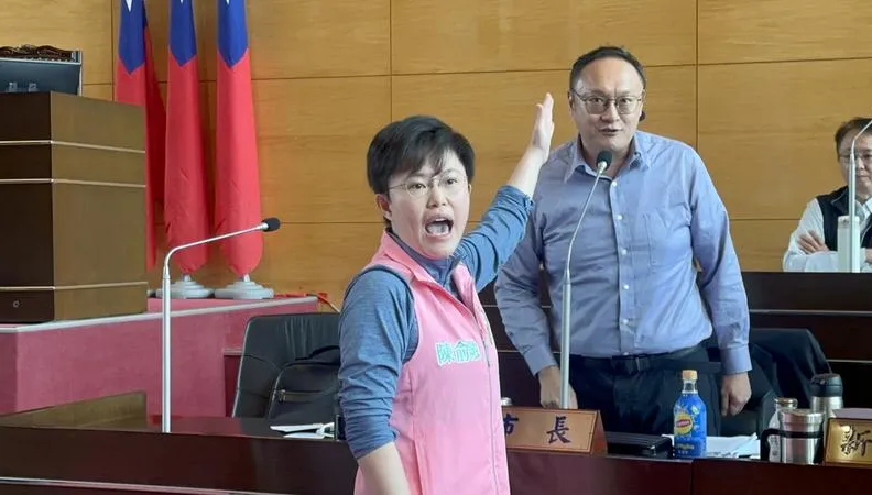 遭綠議員嗆「中聯門神」！鄭照新怒反嗆：人格侮辱