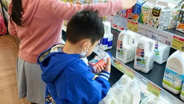 「台中有鈣讚2.0」送議會！明年2至12歲兒童每週可領1瓶鮮奶