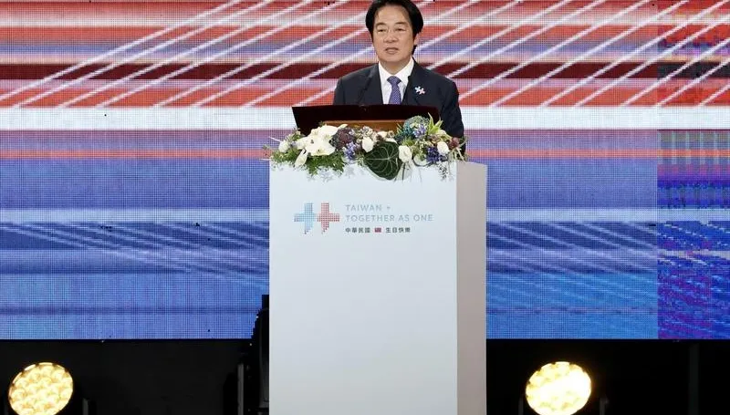 國慶晚會　賴清德總統台上籲大力支持總預算！卓榮泰台下主動向韓國瑜握手