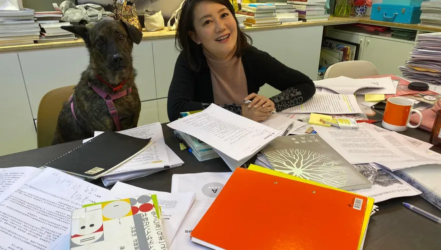 吳思瑤遭爆霸佔立院會議室　原因竟跟她養的愛犬有關