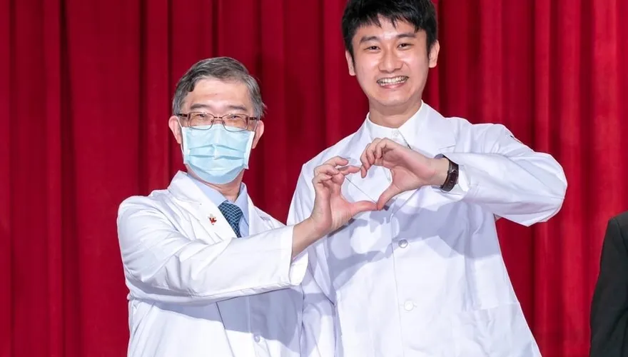 暖心! 國道司機休克 輔大2生機警急救 事後才知竟是學長學弟!