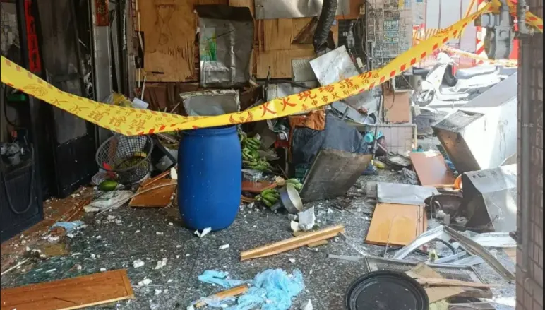 台中大里驚傳氣爆！玻璃門炸毀鐵片噴飛　原因竟是催熟香蕉惹禍