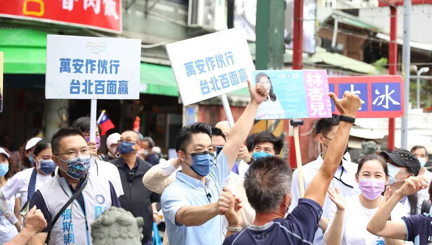周玉蔻放話揭醜聞！蔣萬安一句話霸氣反擊　竟讓徐巧芯瞬間泛淚