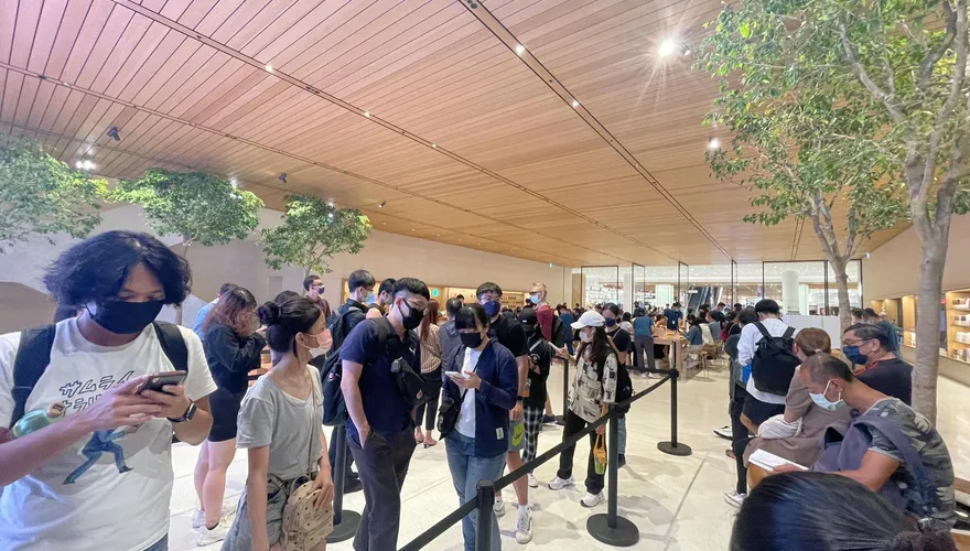 網友抱怨買Apple平板竟「花2小時排隊結帳」！　底下網友有不同意見