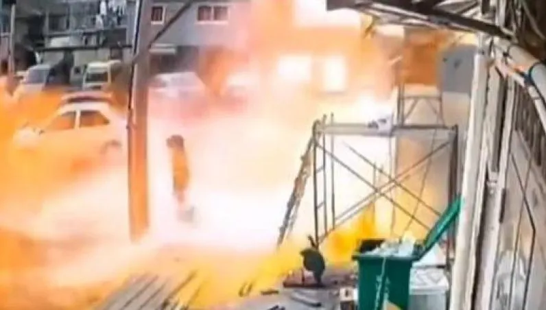 易燃液體濺身「氣爆秒成火球」！工地陷火海恐怖意外　她好奇旁觀衰成火人驚逃