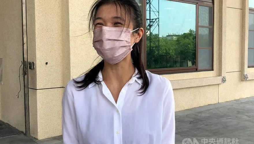 昔父逝手銬腳鐐奔喪…美女議員戴寧羈押半年交保