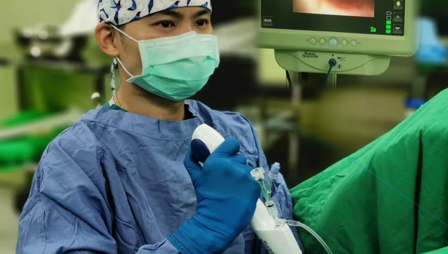 老翁血尿"腰部劇烈疼痛" 醫檢查發現竟是「腎結石」惹禍!