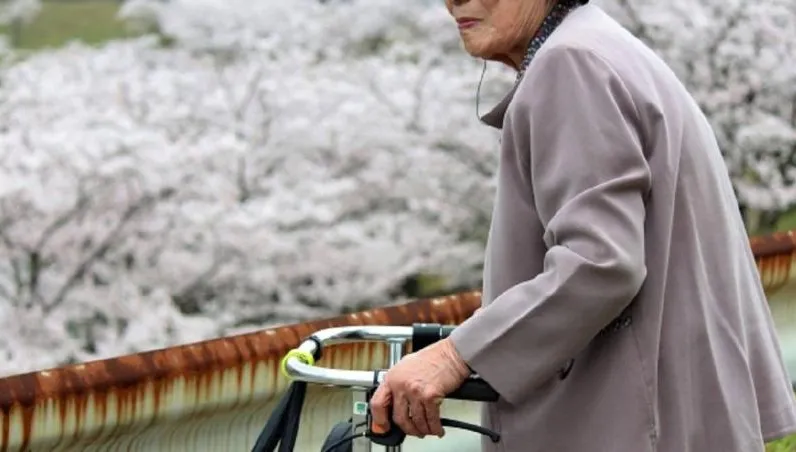 7旬嬤肩痛25天病逝「揪出肺癌末期」！醫嘆：錯過黃金治療期…揭7症狀警告恐已罹癌