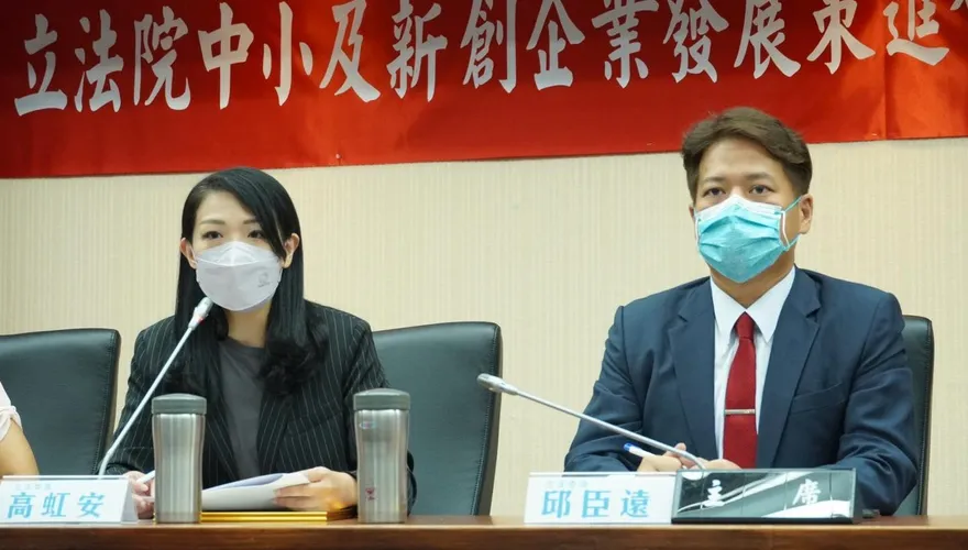 綠營鋪天蓋地砲轟高虹安　邱臣遠怒批：抹黑不成就毀人格？