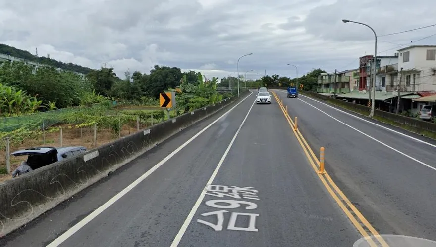 又再犯！男子酒駕撞護欄翻車　警一查驚覺…他早因酒駕遭吊照已13年