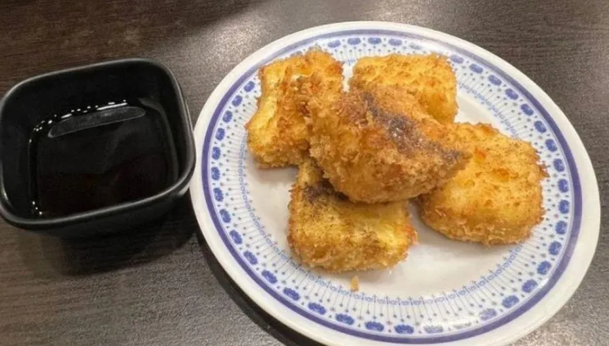女大生驚見喉嚨卡「亮黃膿液」！張嘴就嚇跑3桃花　醫揭2症狀釀禍