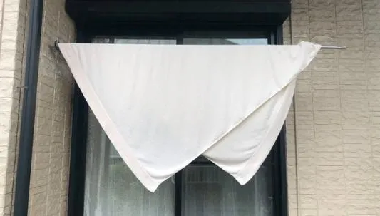 天氣變冷了！「三角曝曬法」晾被超快乾　網一試驚：速度快到嚇一跳