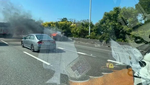 快訊／國道2號驚傳火燒車！車流回堵2km　濃煙猛竄無人傷亡