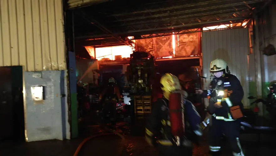 快訊／新莊思源路工廠爆大火！警消救援中