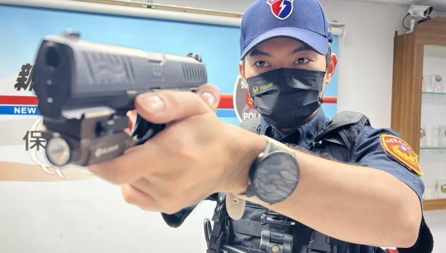 【扣扳機前一秒-系列報導3】一槍打中持槍拒捕通緝犯　霹靂警：再選一次我可能不會開槍！