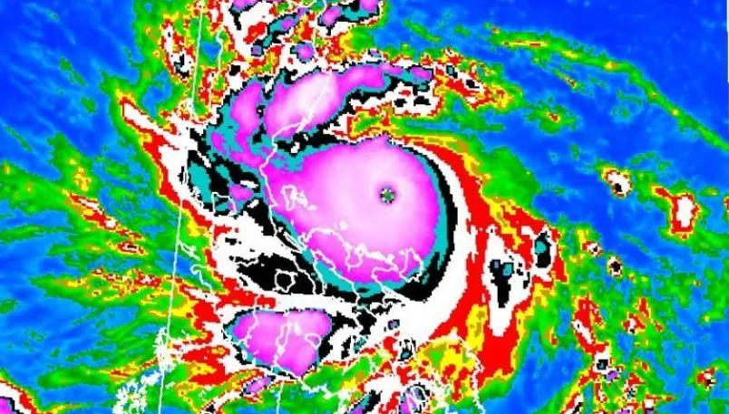 颱風眼超銳利…中颱諾魯再變強！全台雨彈狂襲　專家警告：雲系看起來很危險