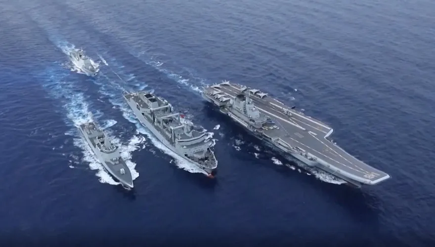 影／多視角直擊！入列10年遼寧艦編隊戰力激升　 24架「殲-15」齊聚航母甲板