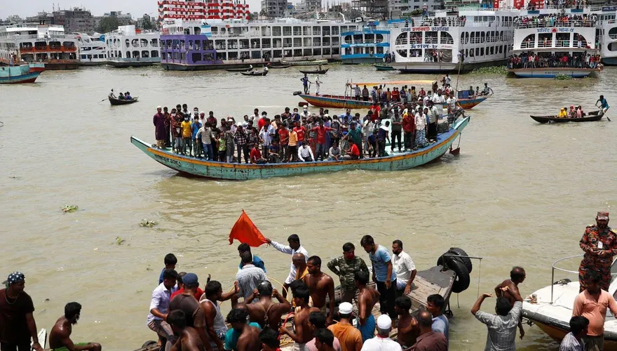 孟加拉渡輪翻覆！滿船旅客「180度反轉」跌入海　至少23人身亡、數十人失蹤