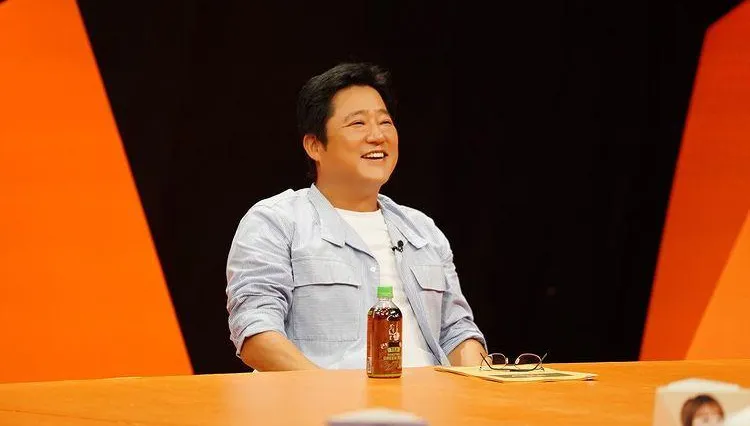 開車等綠燈「在小學路旁睡著」！男星遭逮「酒駕值高到吊銷駕照」　黑歷史全被挖
