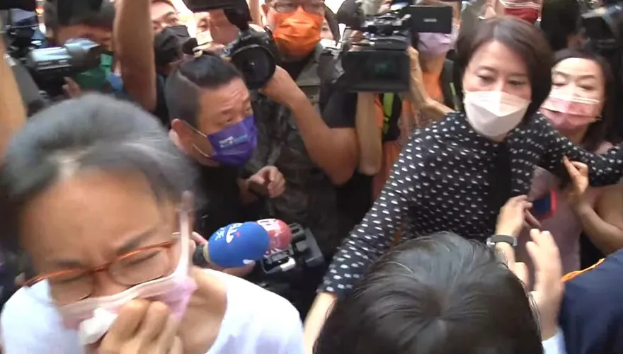 北檢戰完王鴻薇…周玉蔻直奔信義區高檔涮涮鍋！爽吃一頓喊：增添能量中