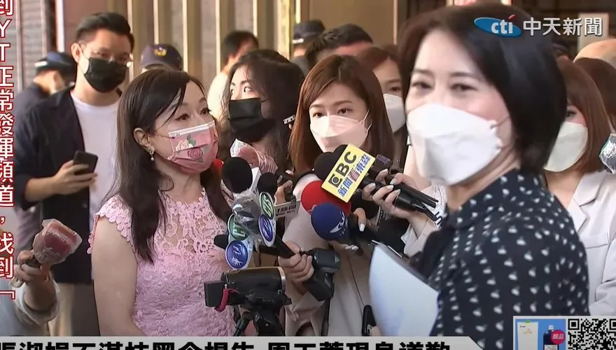 快訊／周玉蔻大戰王鴻薇！2人北檢Live對嗆：蟑螂、老鼠