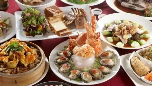 吃喜宴遇賓客「抓盤狂夾菜」只留一半給大家…網看傻：餓死鬼投胎