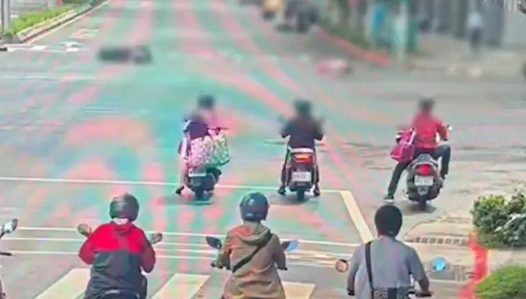 過馬路千萬要小心！8旬婦疑穿越道路遭機車撞飛慘死