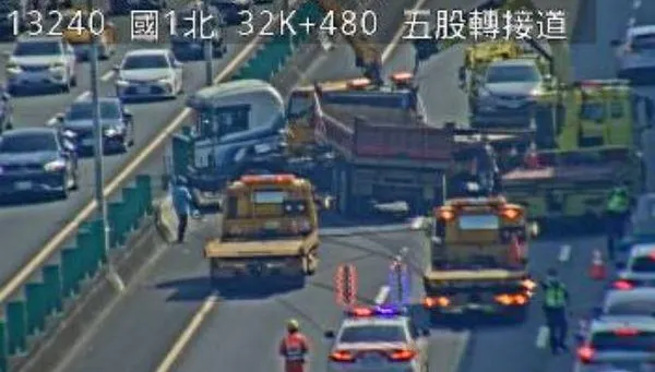 快訊／國道聯結車「折甘蔗」　國一北上五股交流道回堵4公里