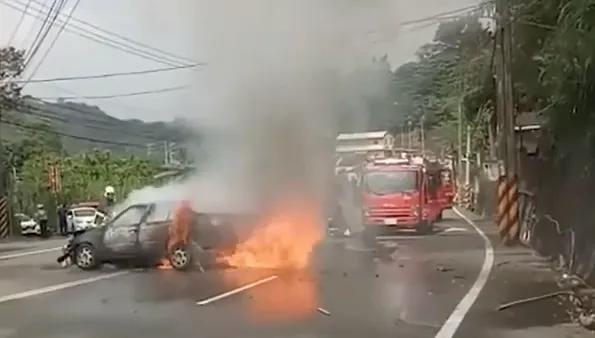 快訊/台3線驚傳火燒車！　女駕駛輕傷送醫