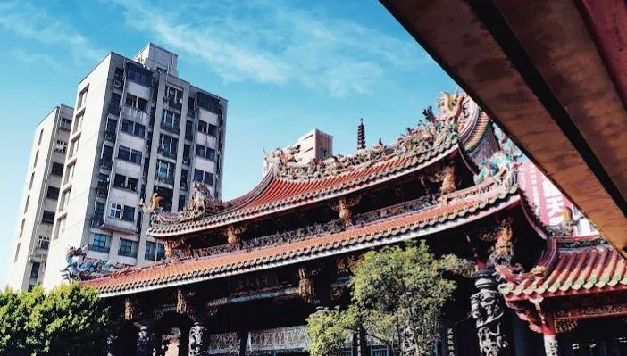 遺書急喊：別跟靈界溝通！龍山寺驚爆女大生陳屍　「反鎖公廁走絕路」神秘遺言曝
