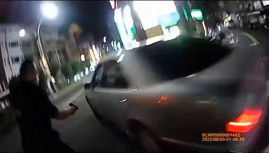 又是你！7個月前拒捕遭警射傷　現又拒檢衝撞警員…破窗開槍畫面曝光