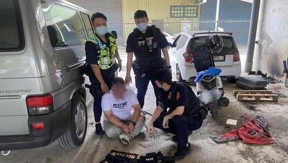 假刑警竊聽無線電躲追緝　遇真警察報假資料遭揪出真實身分…