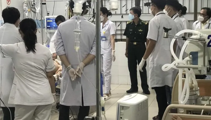 陸船海上爆食物中毒致12死　越媒：疑吃下毒魚