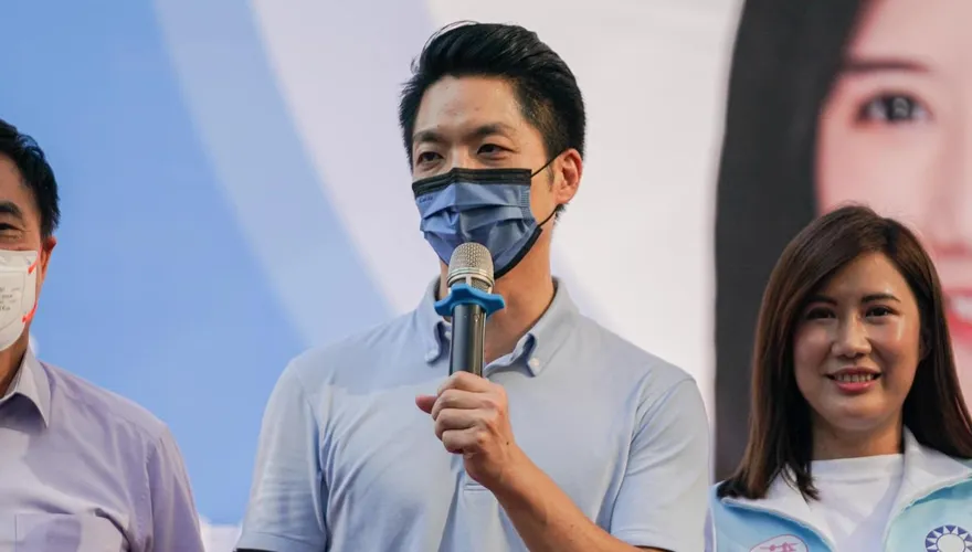 親綠粉專認了蔣萬安「小倆口」是造謠！女記者還原當天過程
