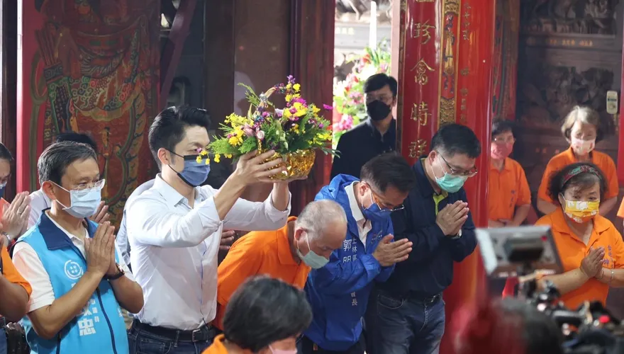 影/蔣萬安重陽節親赴社子島坤天亭參拜　誓言學習三太子精神保護台灣